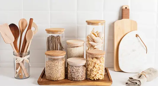 Matériel de cuisine sain en verre et en bois